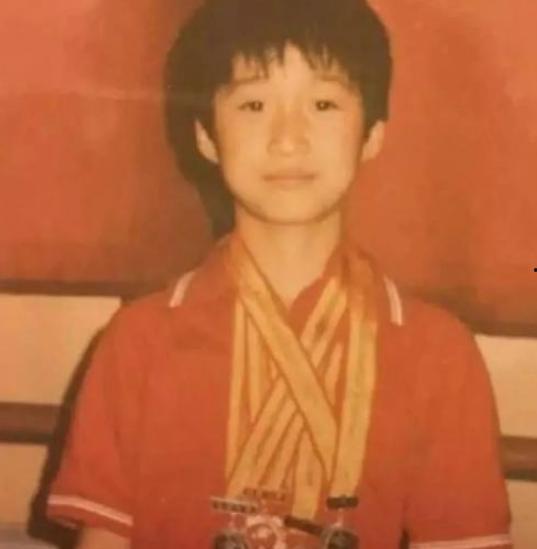 吴京爆料小时候挨打视频,勇敢面对挑战,成就武术巨星 第1张 吴京爆料小时候挨打视频,勇敢面对挑战,成就武术巨星 第1张